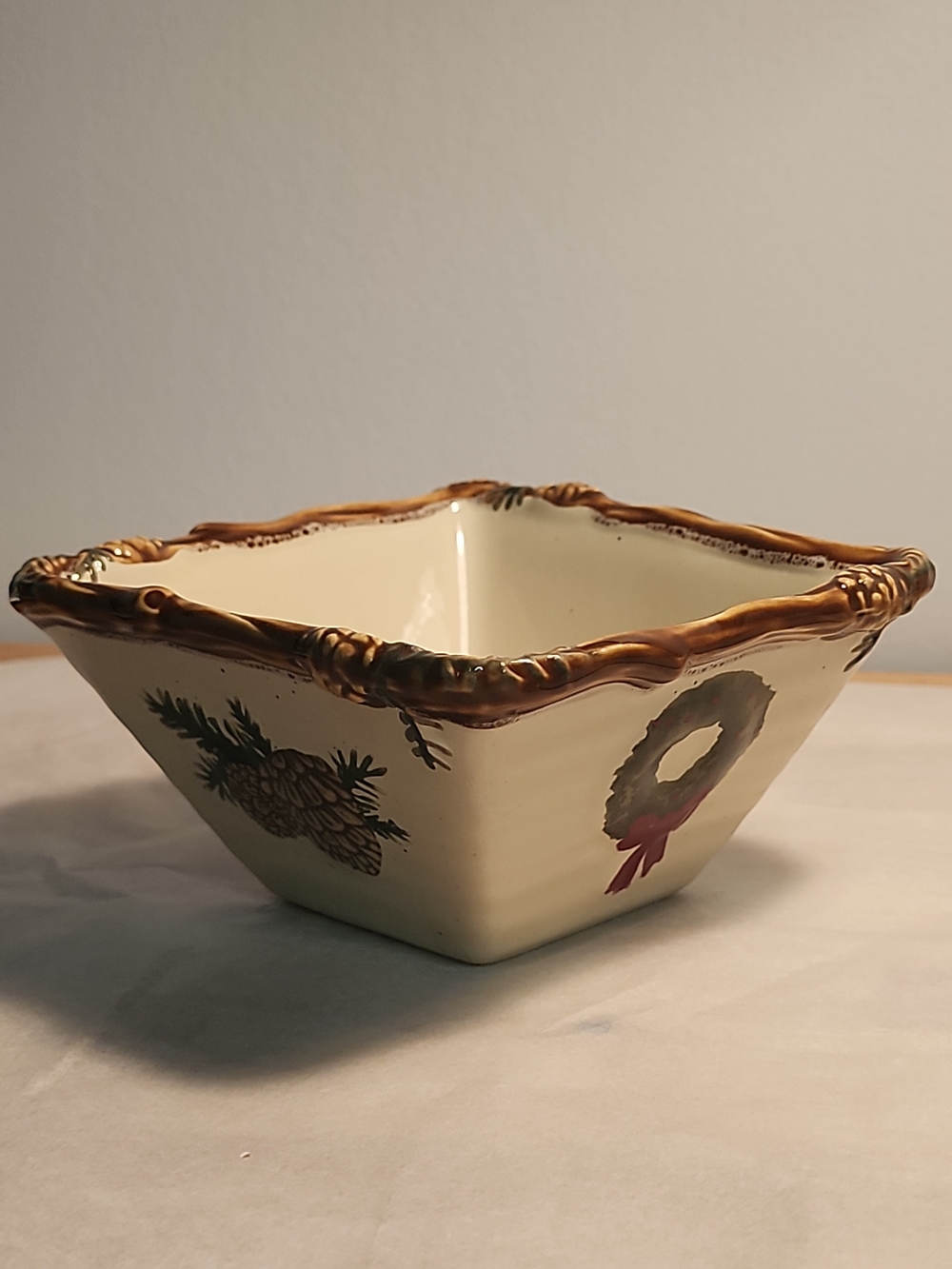 St. Nicholas Square SNOW VALLEY 8oz Dessert Snack 4.5" Bowl Wreath Pine Cone